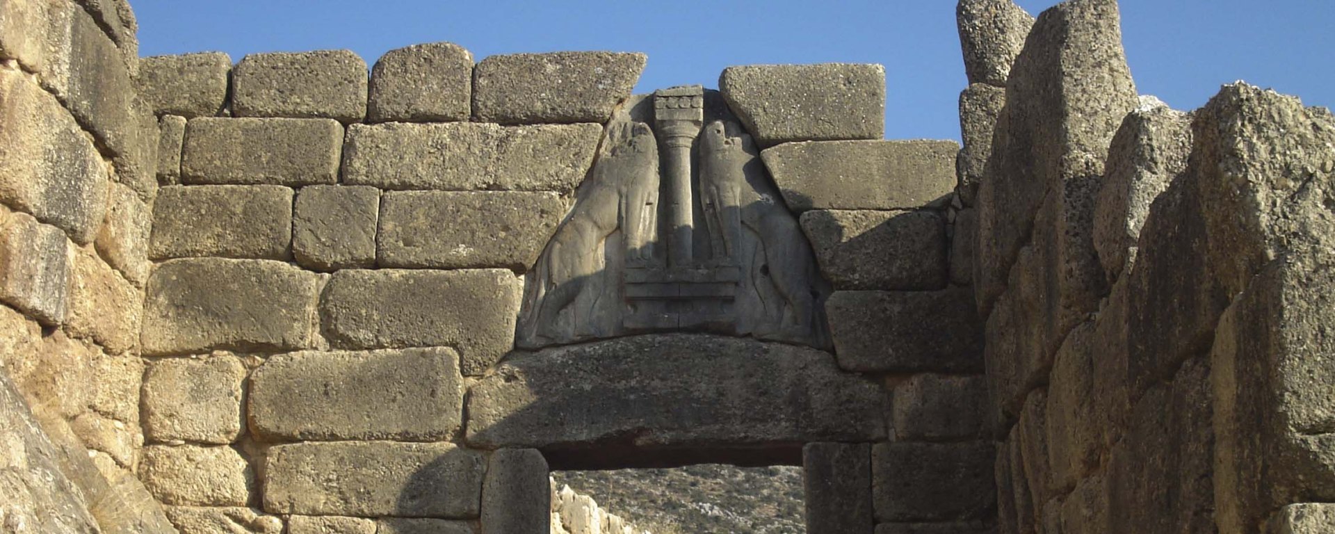 You can pay at the end of the service with: • Cash (Euro). • Credit card (VISA , MasterCard, American Express, Diners, Union Pay)