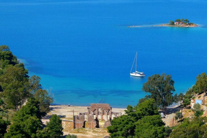 Russian-bay-taxi-tsouris-Galatas-Poros